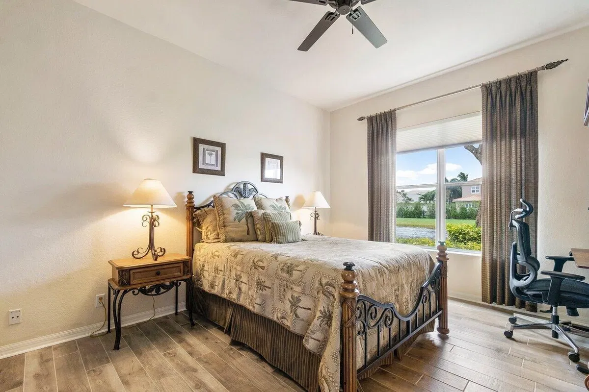 Residence photo 22