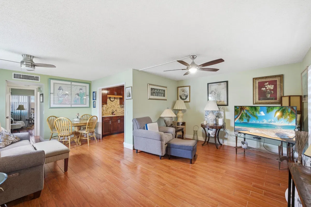 Residence photo 4