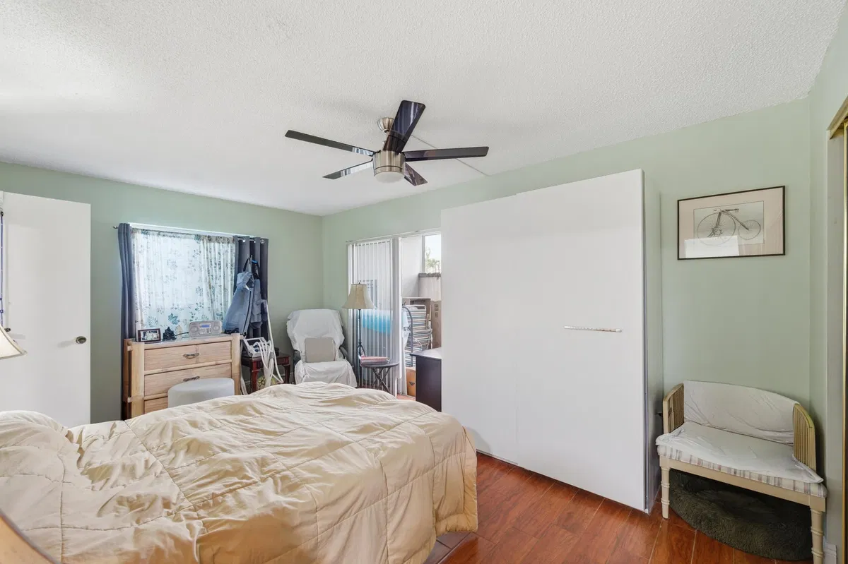 Residence photo 16