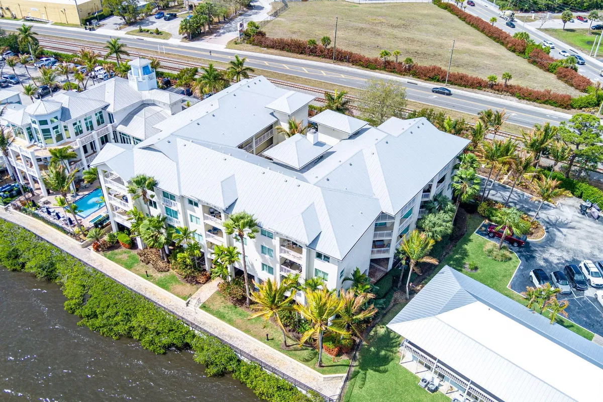 Harborage Yacht Club Unit 302