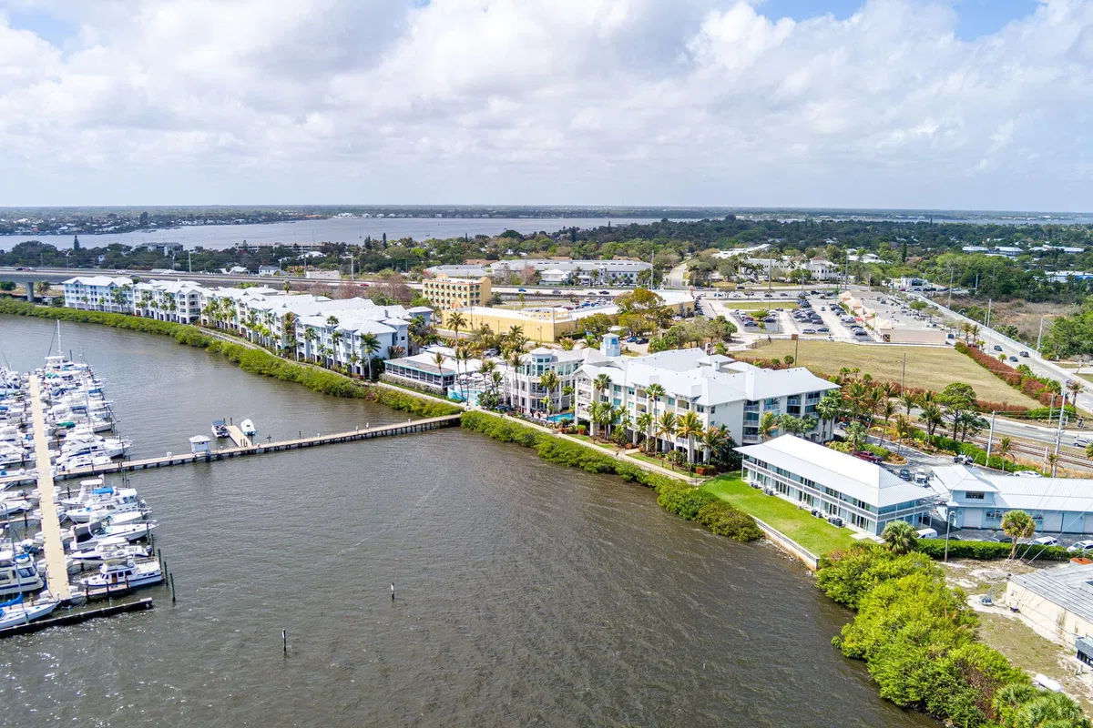 Harborage Yacht Club Unit 302 photo 43