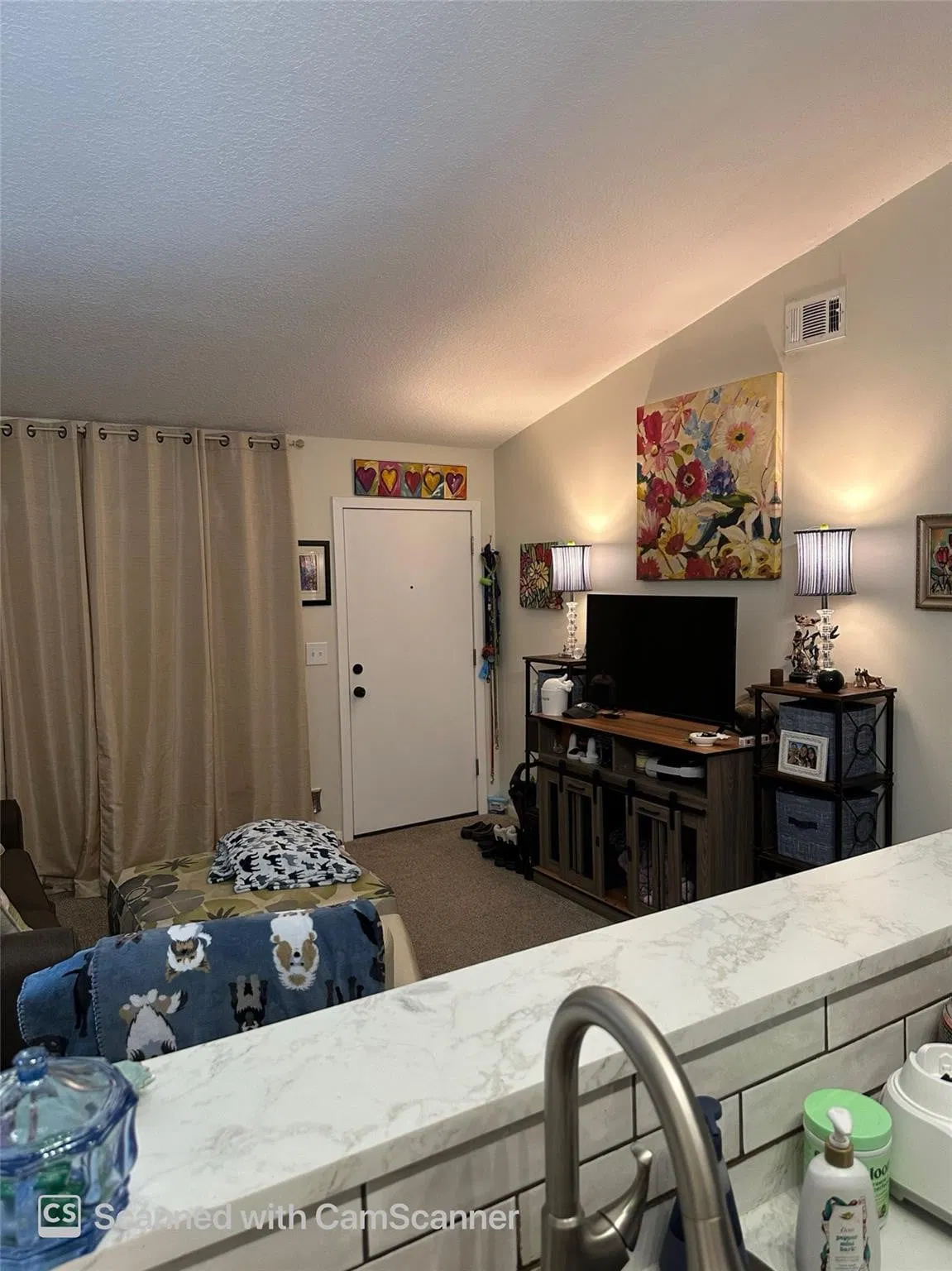 Unit H photo 4