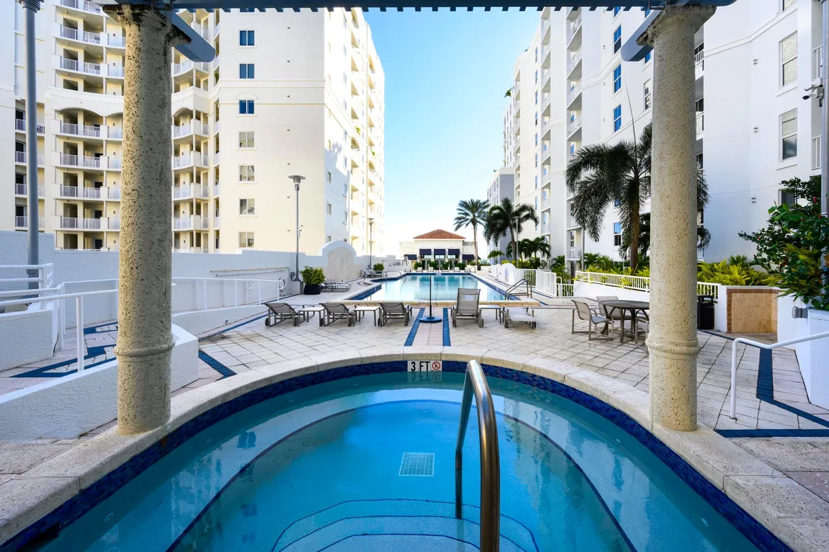 The Strand Unit 1004 photo 13