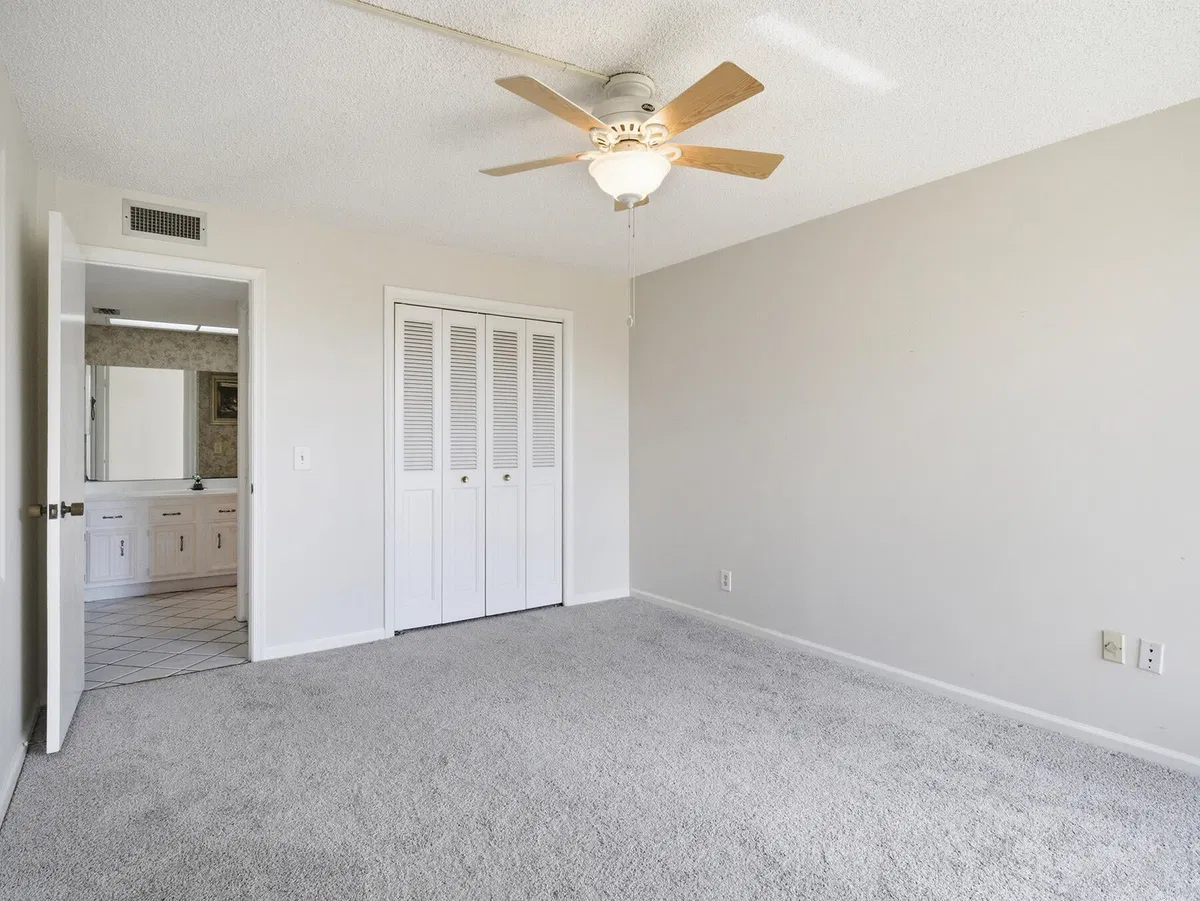 Unit 104 photo 13