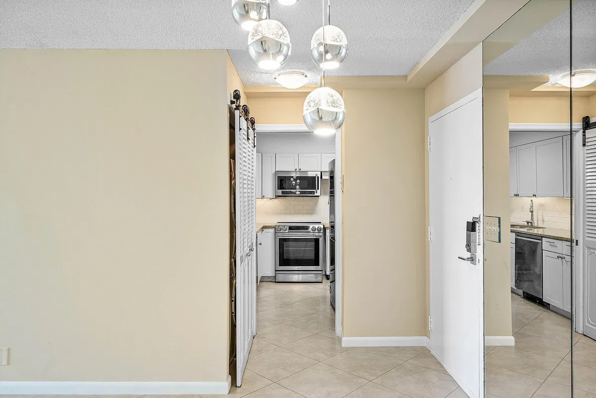 Unit 207 photo 10