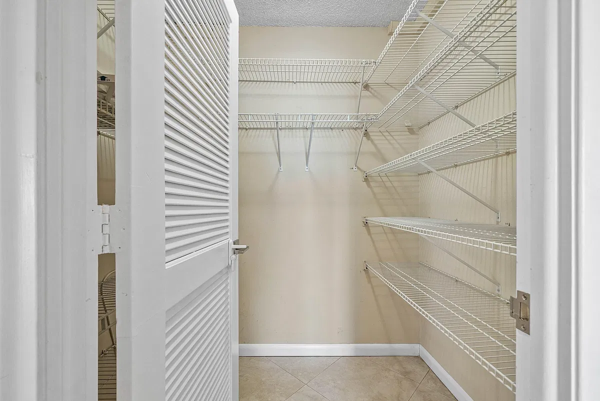 Unit 207 photo 19