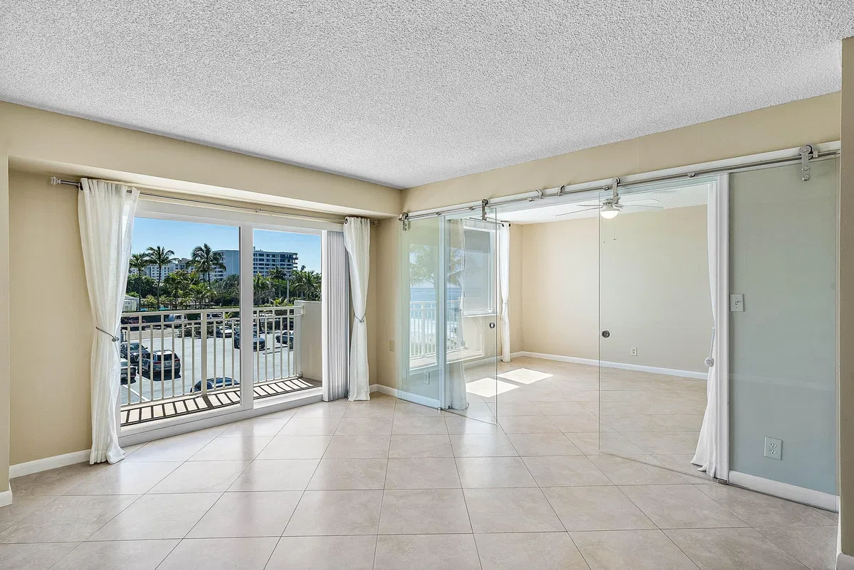 Unit 207 photo 22