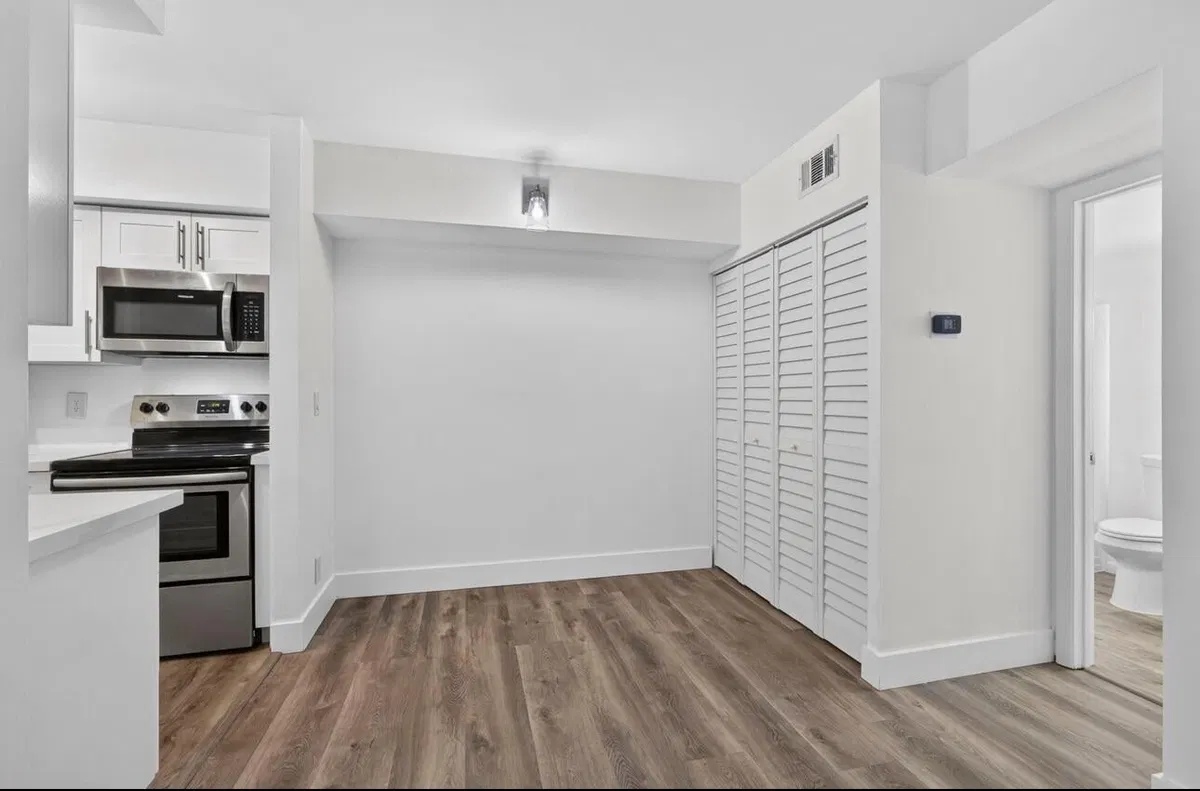 Unit C photo 7