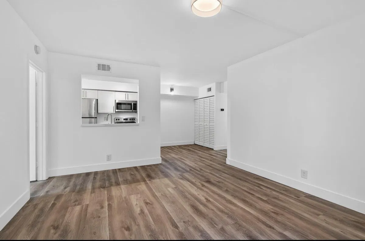 Unit C photo 28