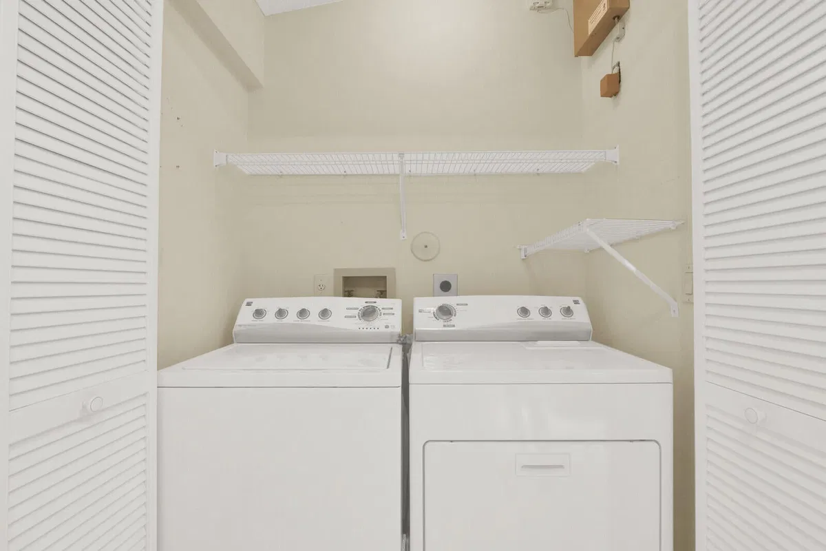 Unit B photo 19