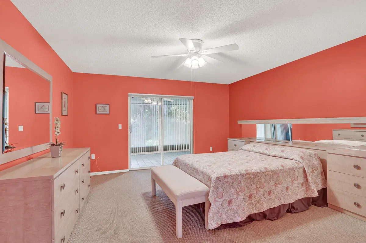 Unit B photo 22