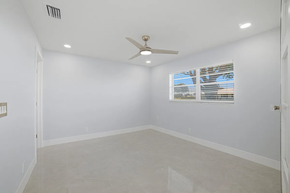 Unit 142 photo 31