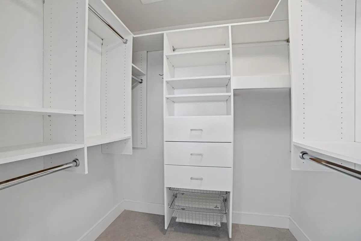 Unit 142 photo 34