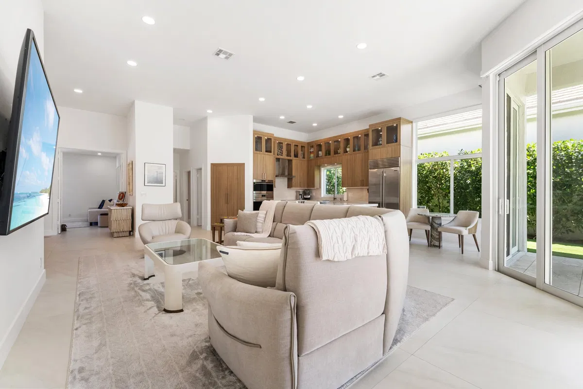Woodfield Country Club Residence photo 4