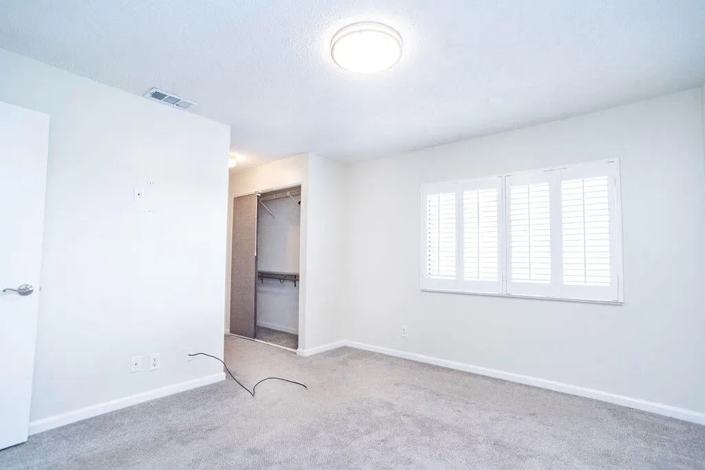 Unit 124 photo 16