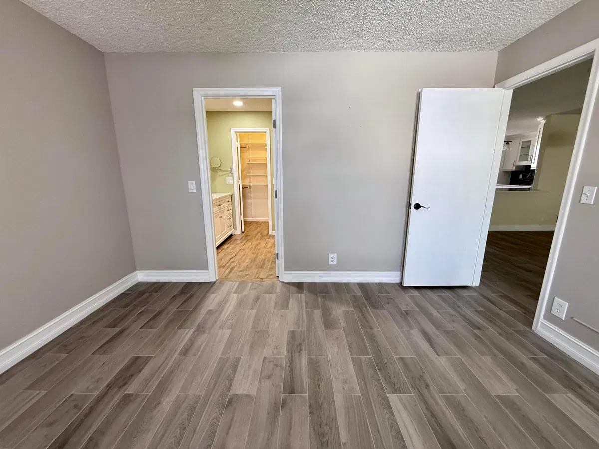 Unit 202 photo 13