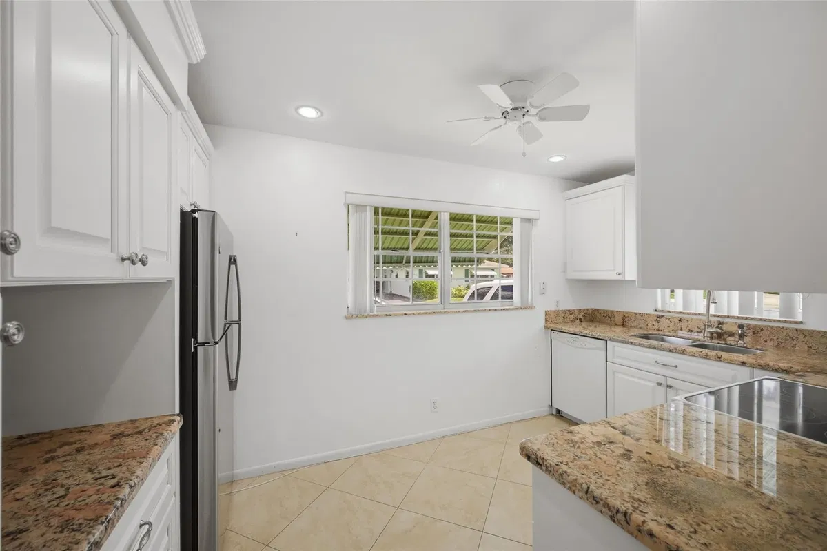 Unit 602 photo 16