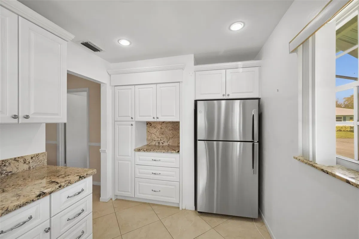 Unit 602 photo 19