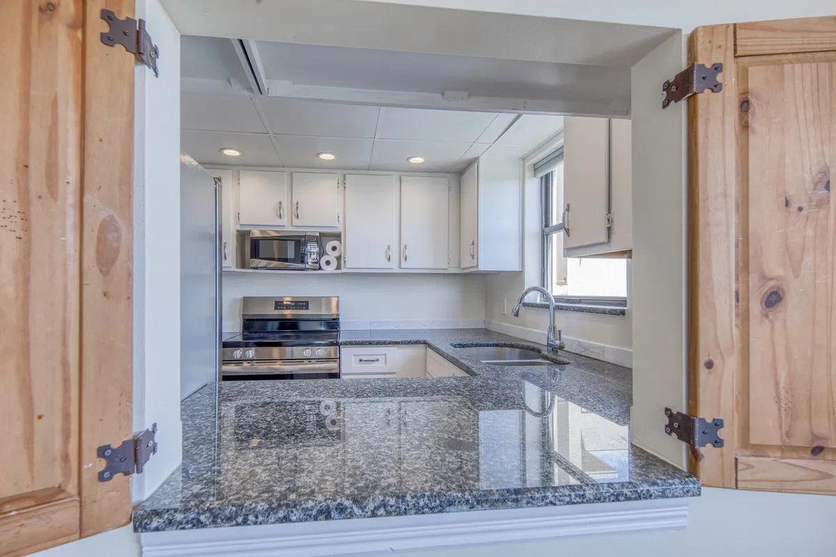 Unit 412 photo 16