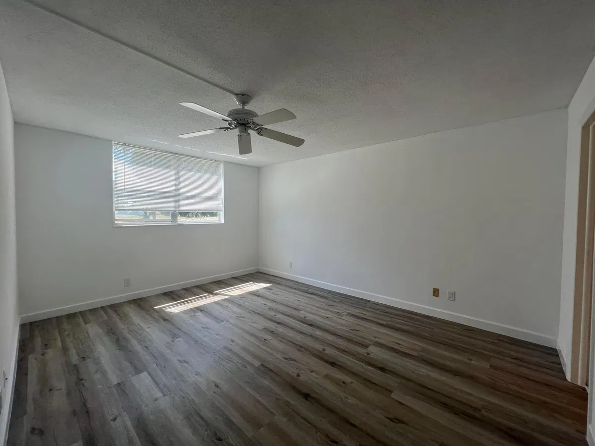 Unit 114 photo 7