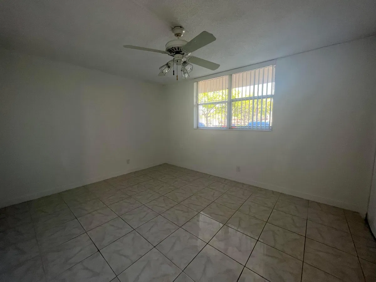 Unit 114 photo 10