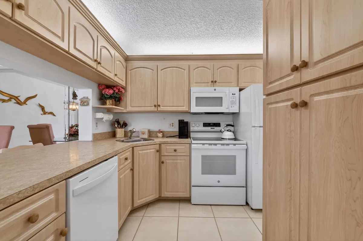Unit B2 108 photo 7
