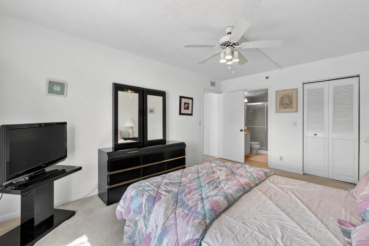 Unit B2 108 photo 19