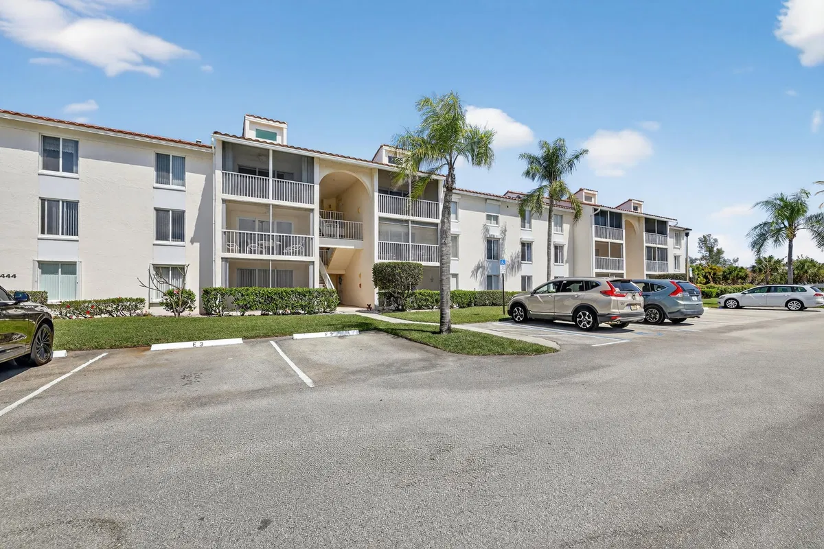 Unit B2 108 photo 25