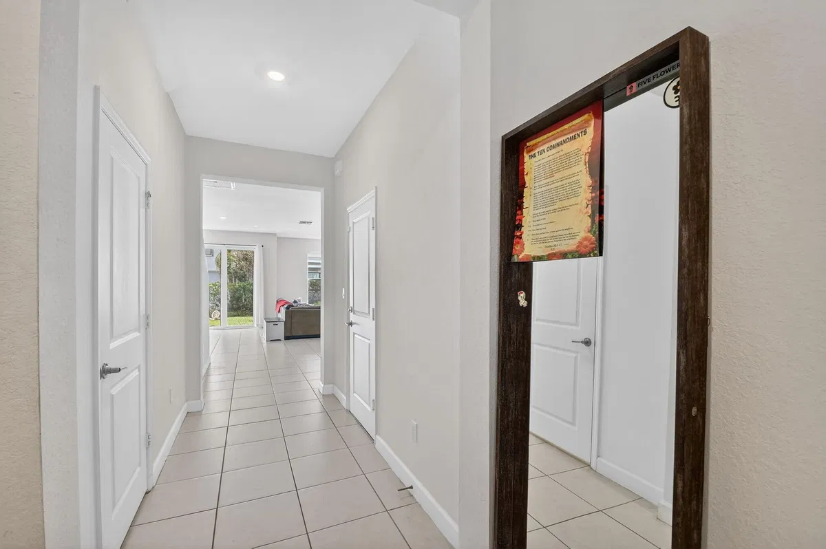 Residence photo 4