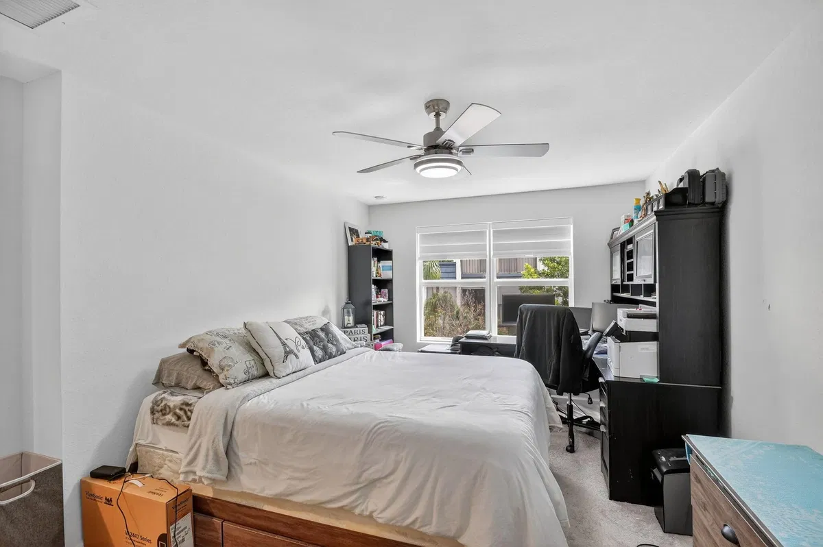 Residence photo 16