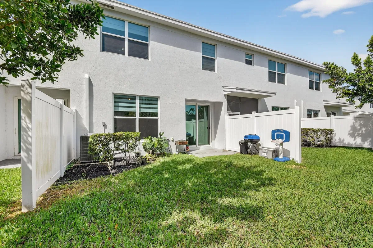 Residence photo 34