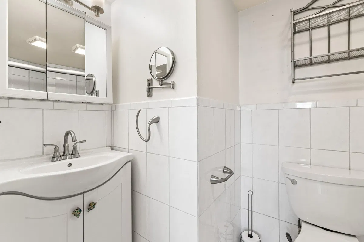 Unit 102 photo 19