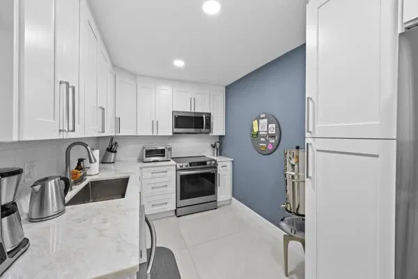 Unit 233 photo 4