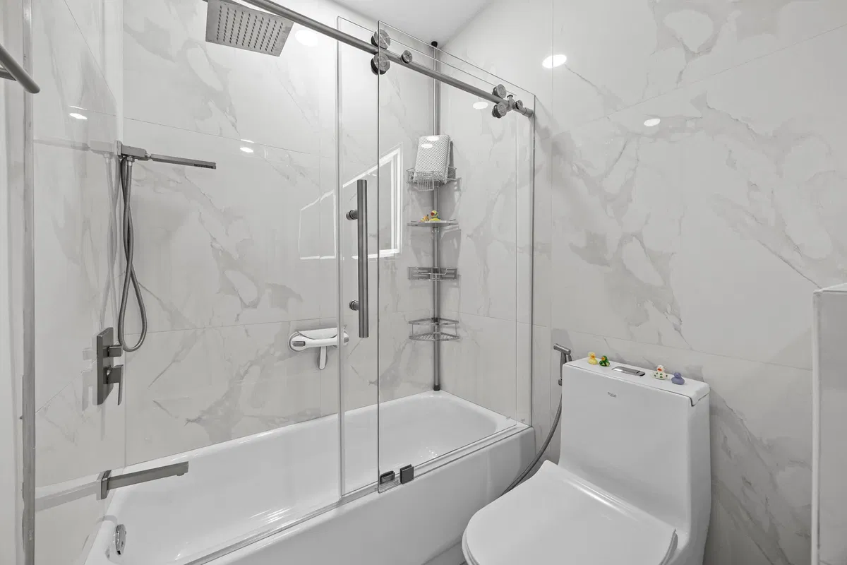 Unit 233 photo 13