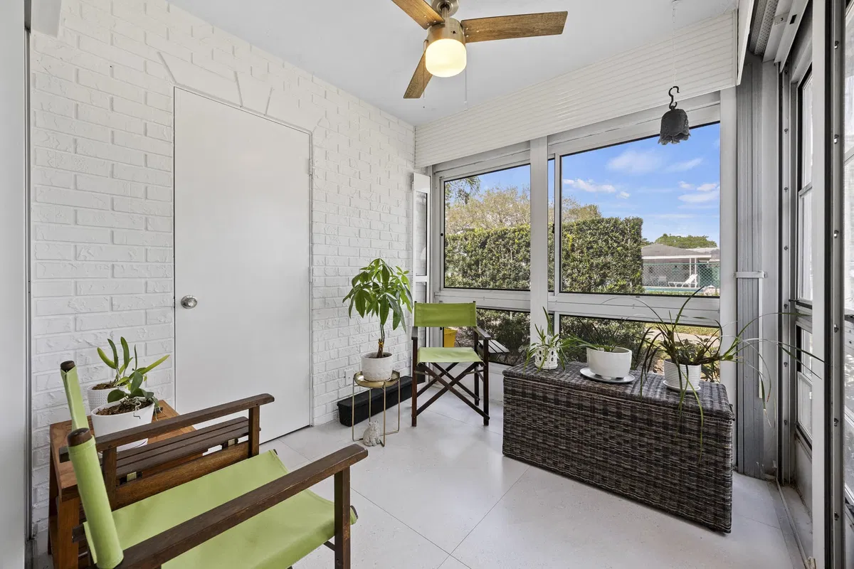 Unit 233 photo 16