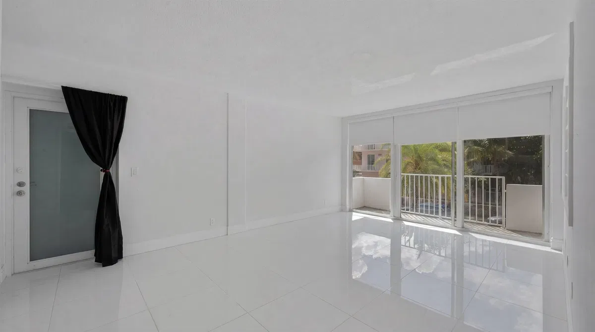 In-Town Palm Beach Unit 2010 photo 19