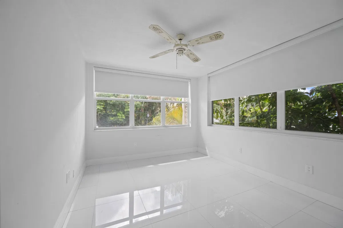 In-Town Palm Beach Unit 2010 photo 25