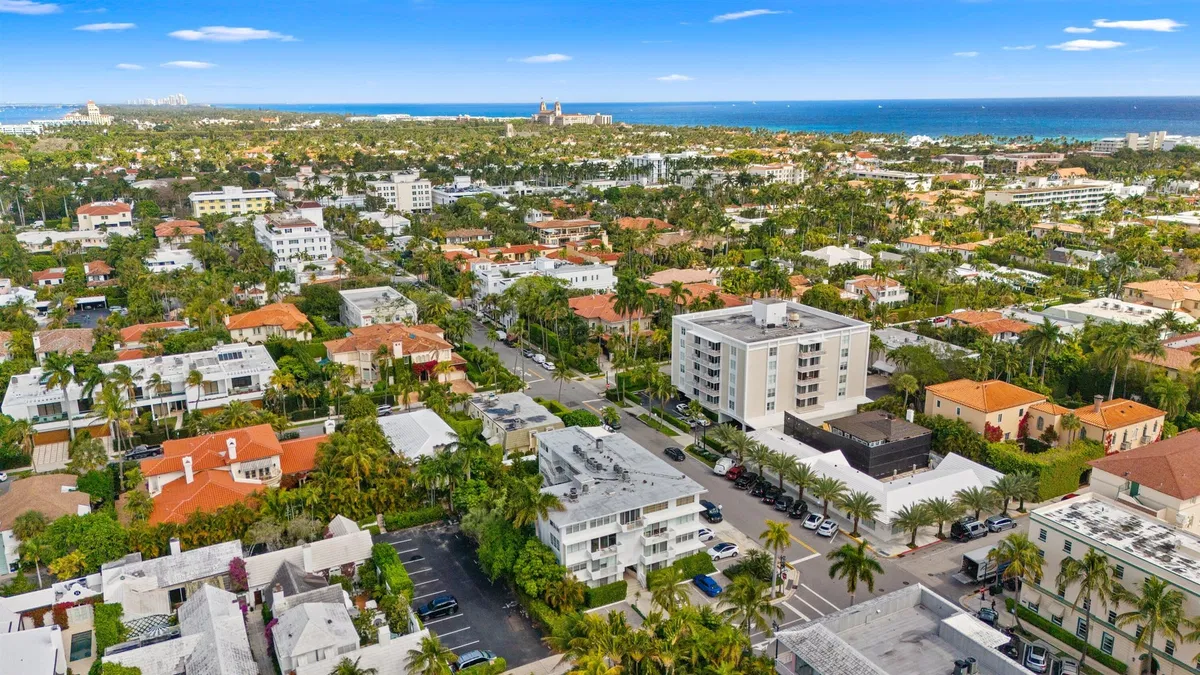 In-Town Palm Beach Unit 2010 photo 34