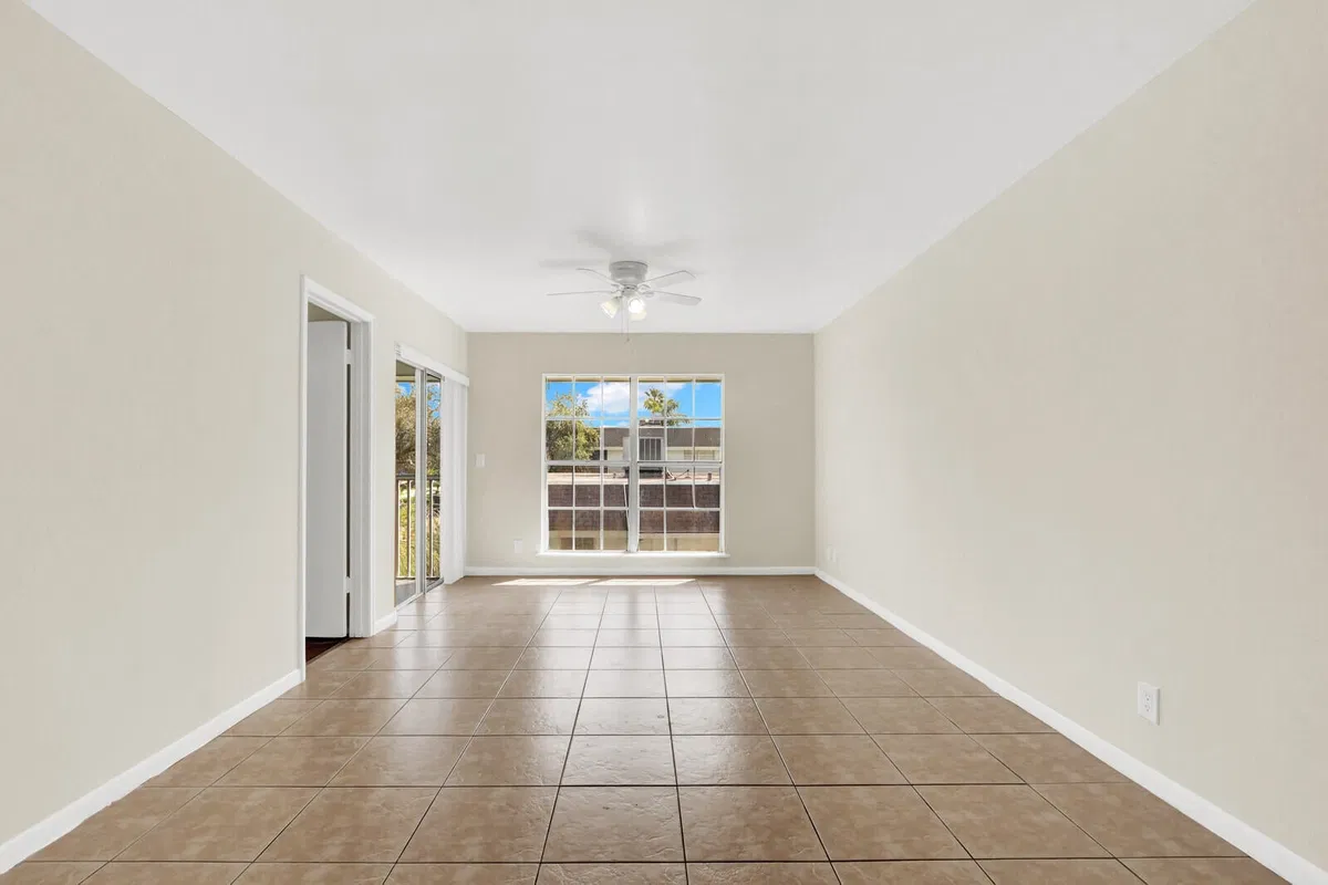 Unit Apt 201 photo 7