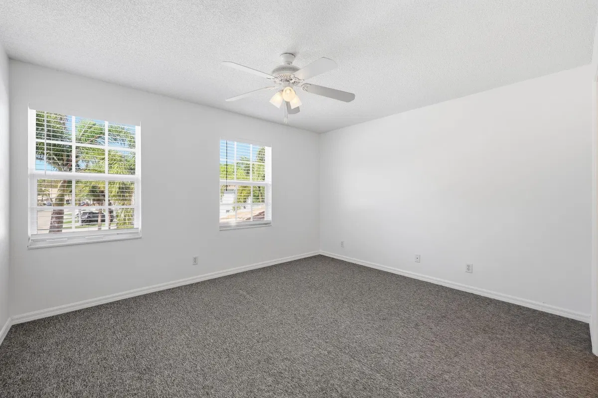  Residence photo 16