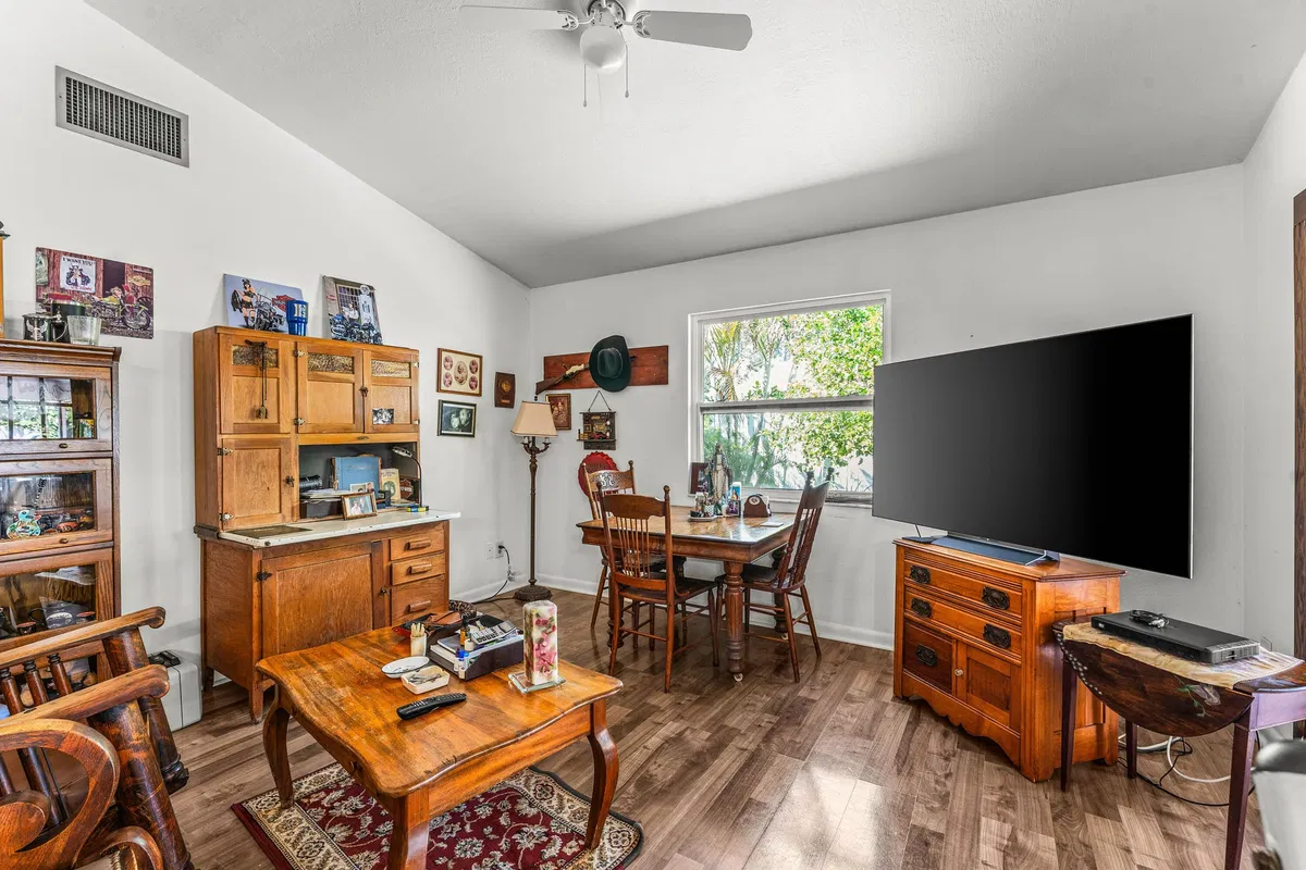 Residence photo 16