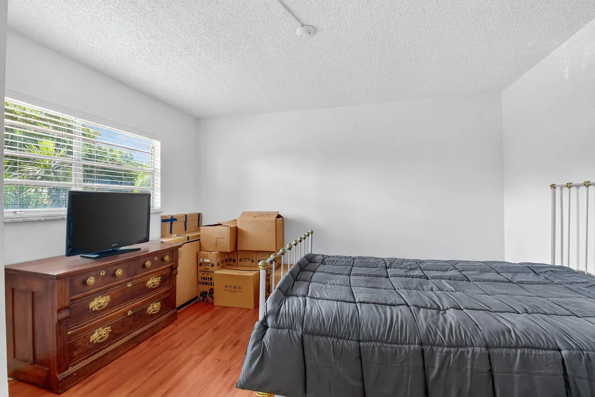 Unit 206 photo 28