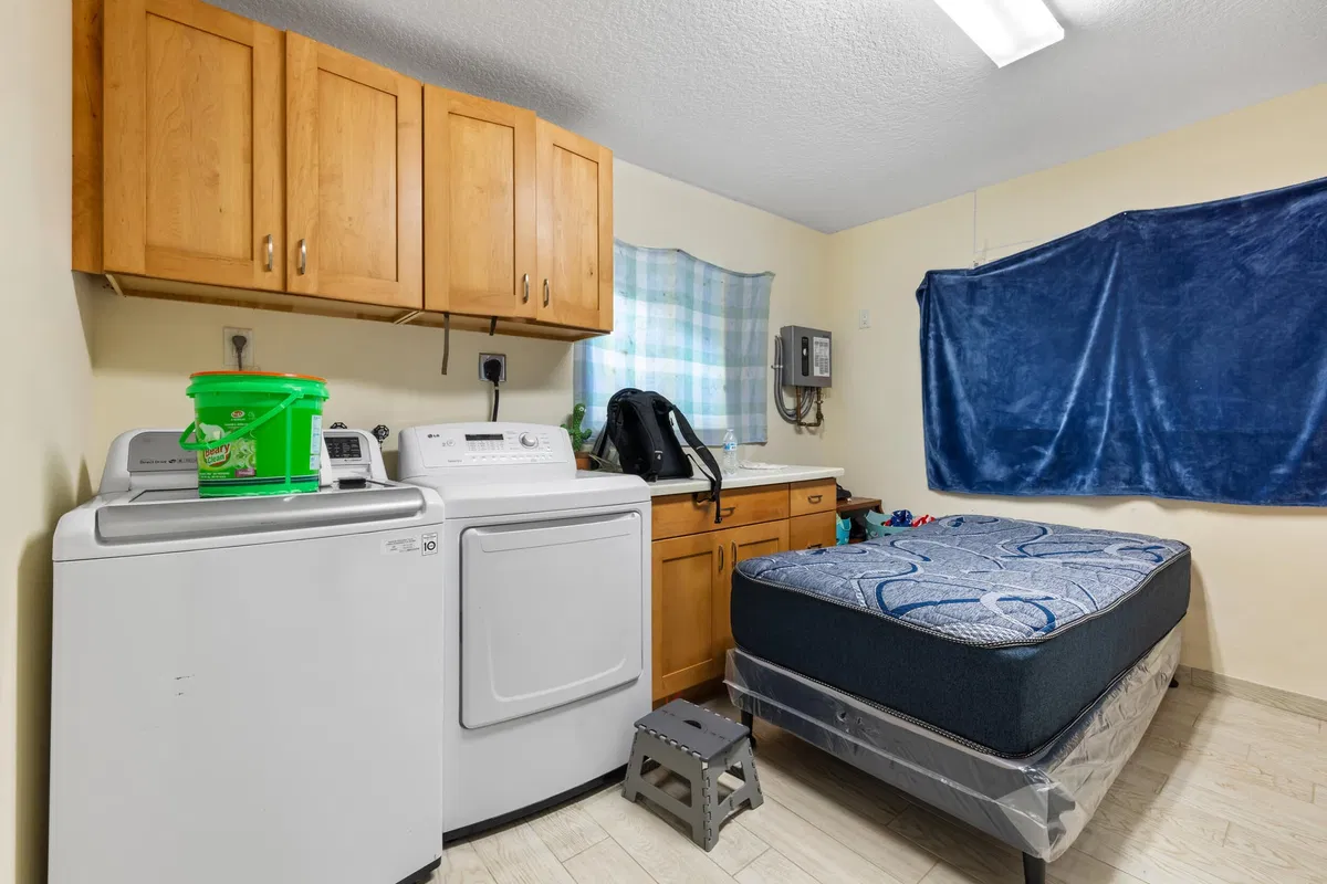 Residence photo 31