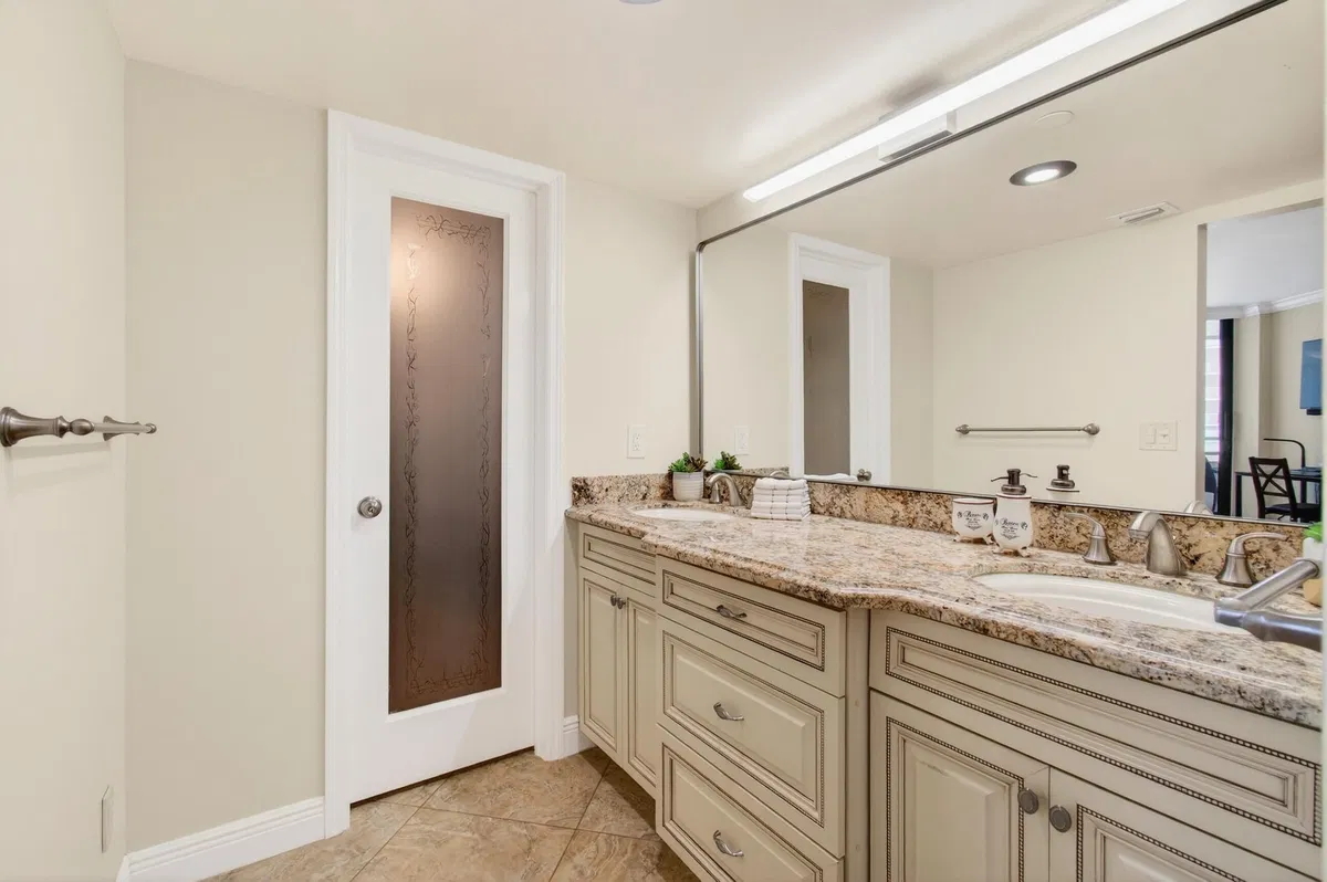  Unit 602 photo 19