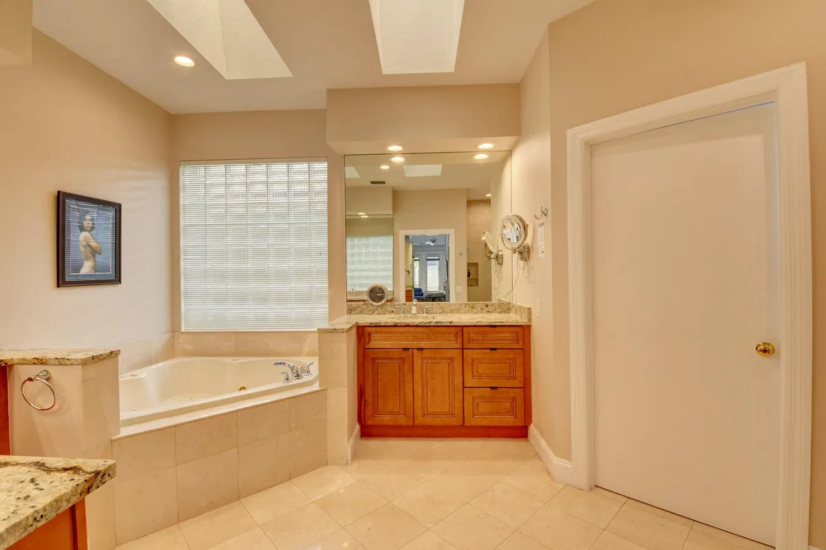 Residence photo 34