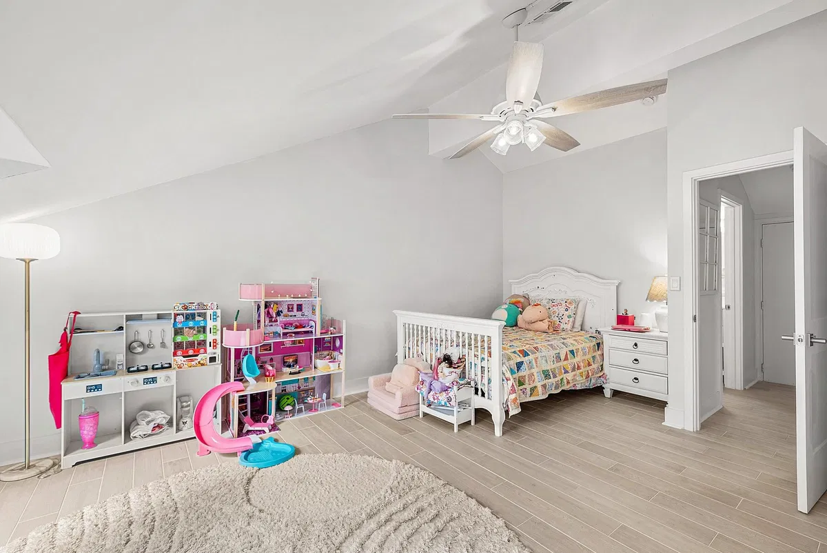 Residence photo 19