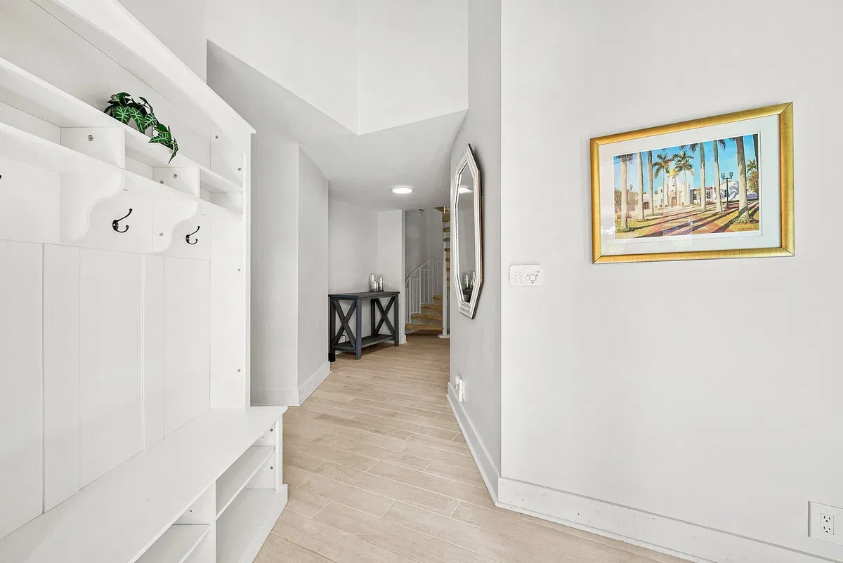 Residence photo 64