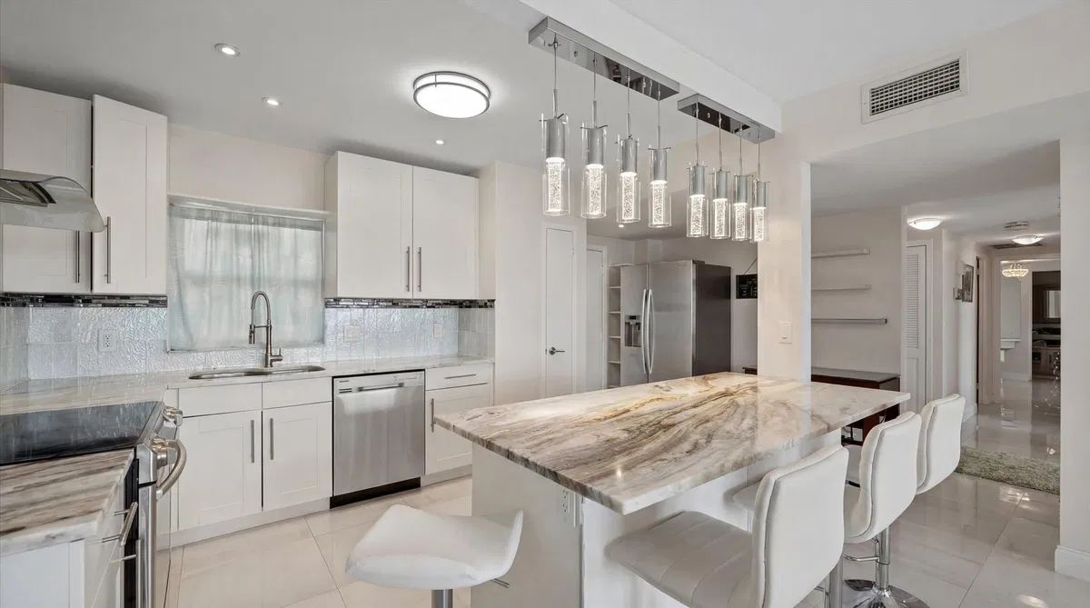 Unit Unit 705 photo 13