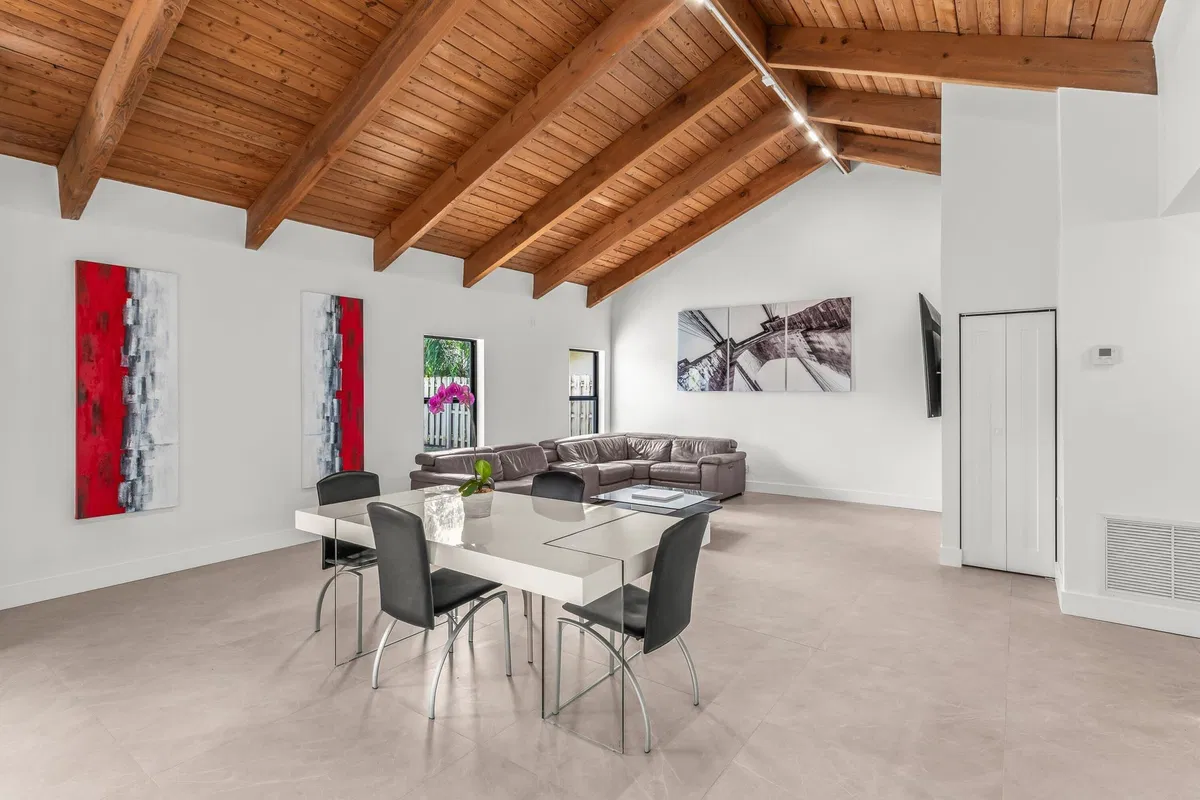 Residence photo 19