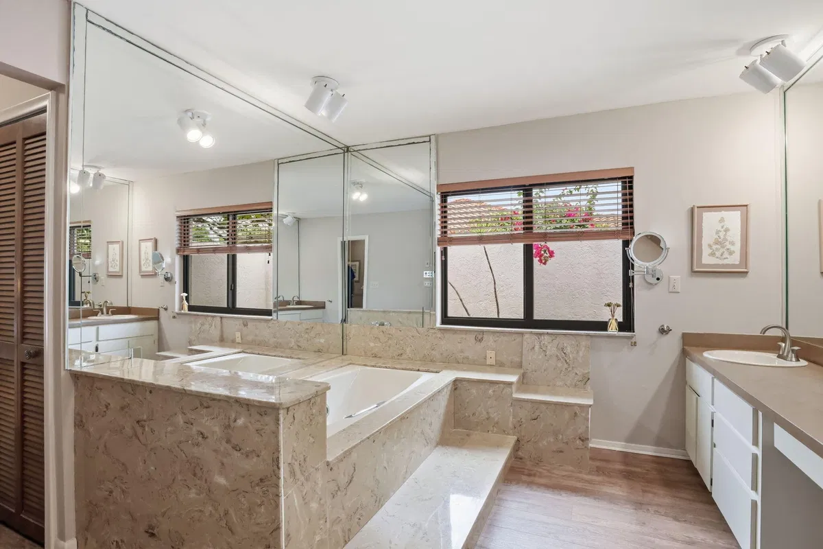 Boca Bath & Tennis Residence photo 28